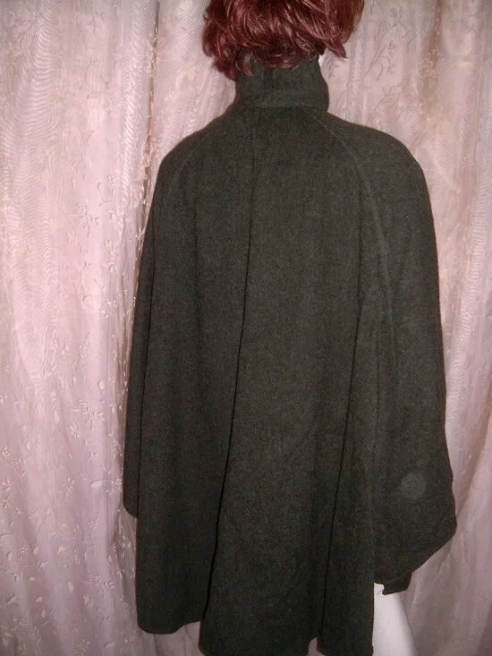 Moessmer Wool Green Vintage Walking Cape - Picture 15 of 17